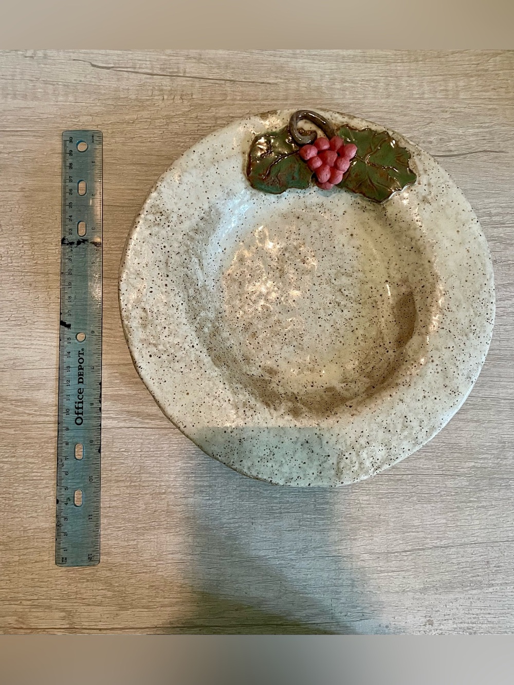 Vintage Speckled Ceramic Bowl with Grape Leaf Accent - Picture 4 of 5